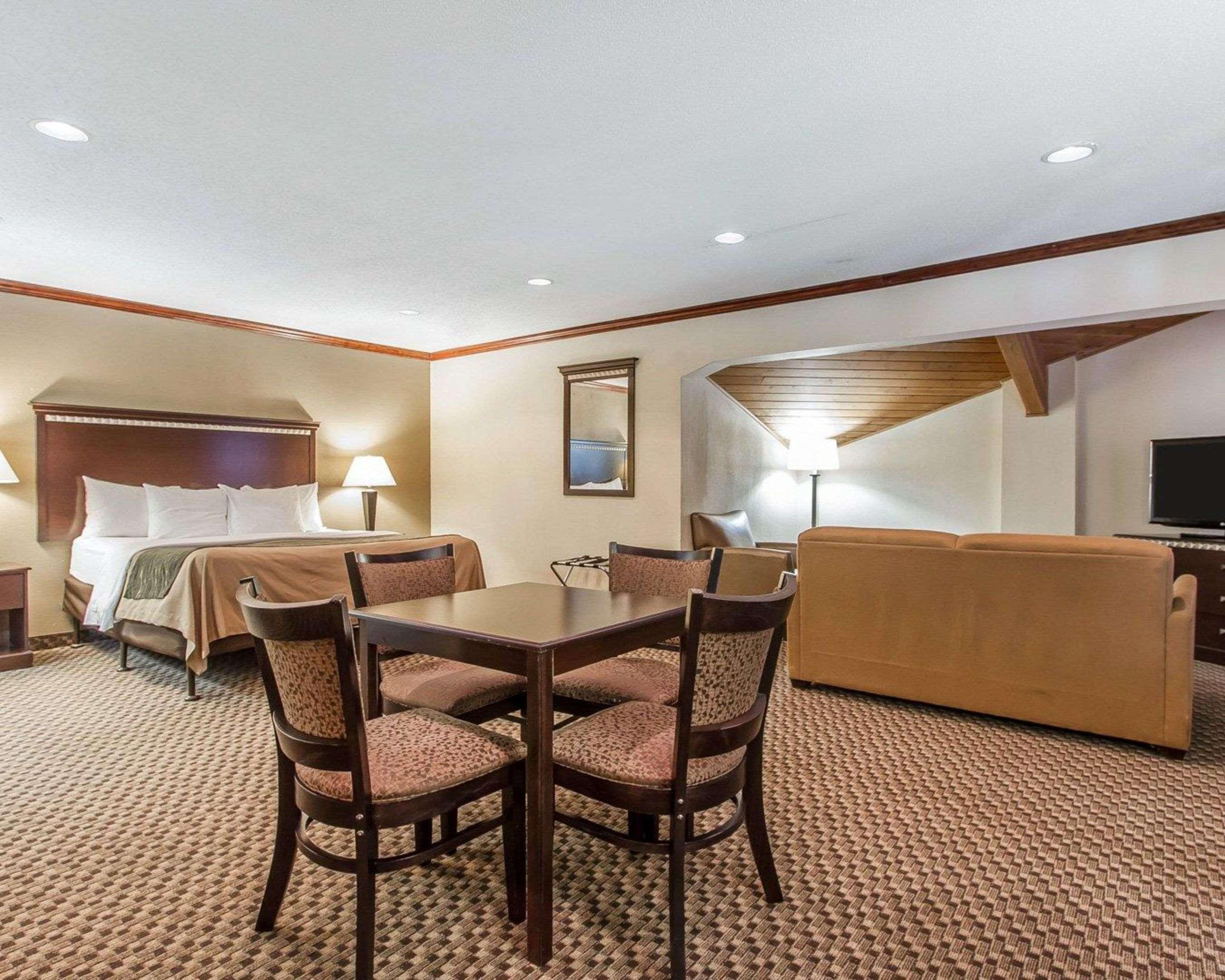 Quality Inn Macomb Near University Area Экстерьер фото