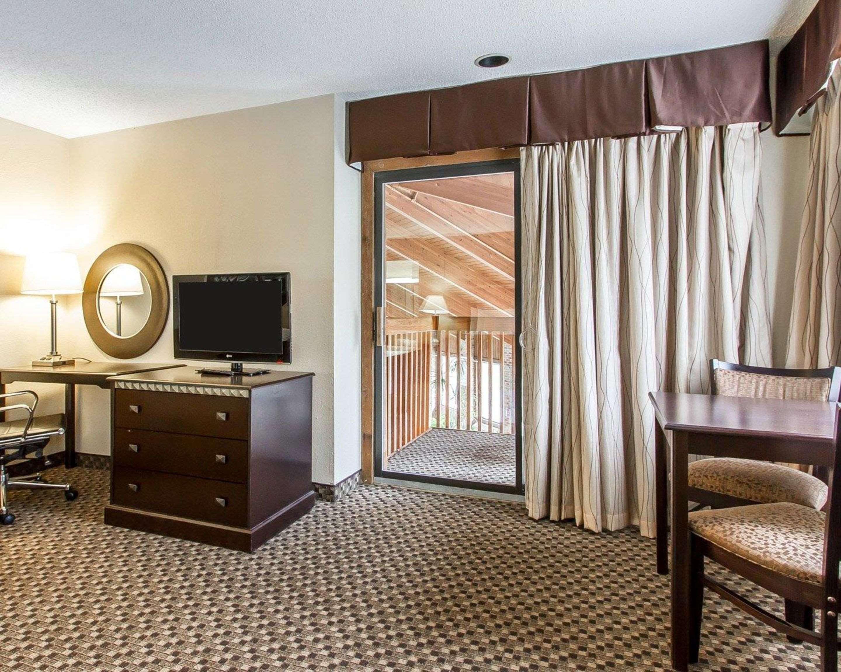 Quality Inn Macomb Near University Area Экстерьер фото