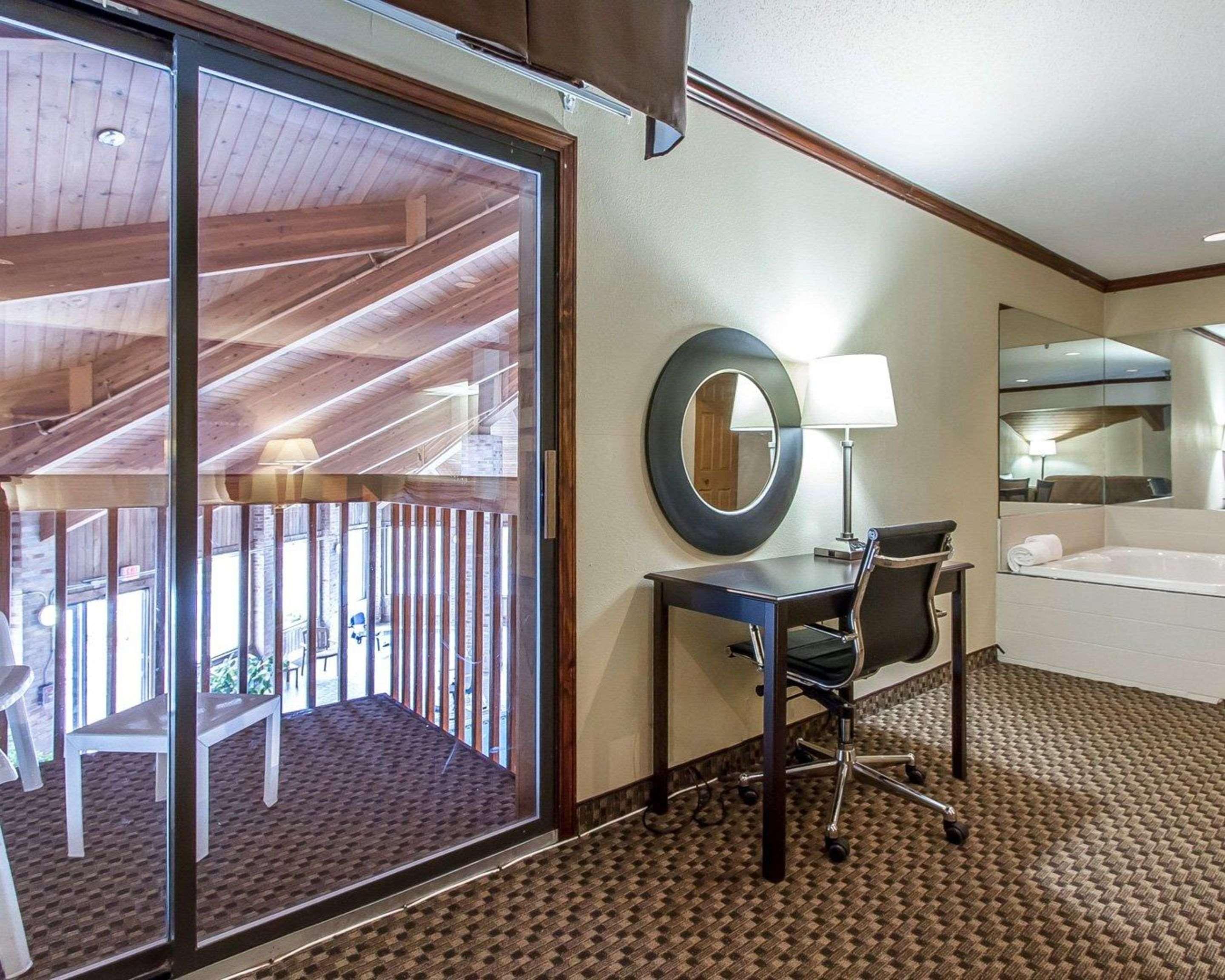 Quality Inn Macomb Near University Area Экстерьер фото