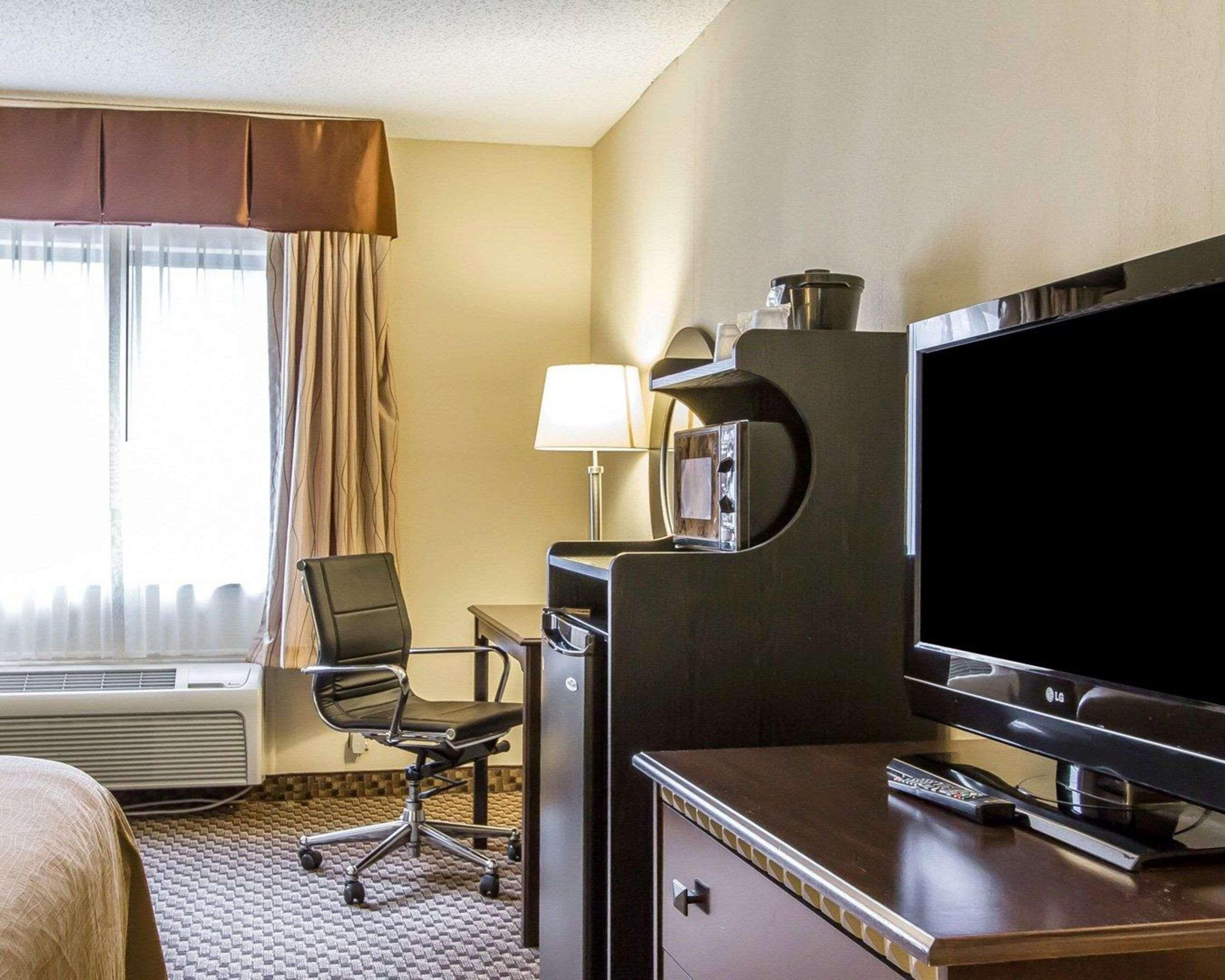 Quality Inn Macomb Near University Area Экстерьер фото
