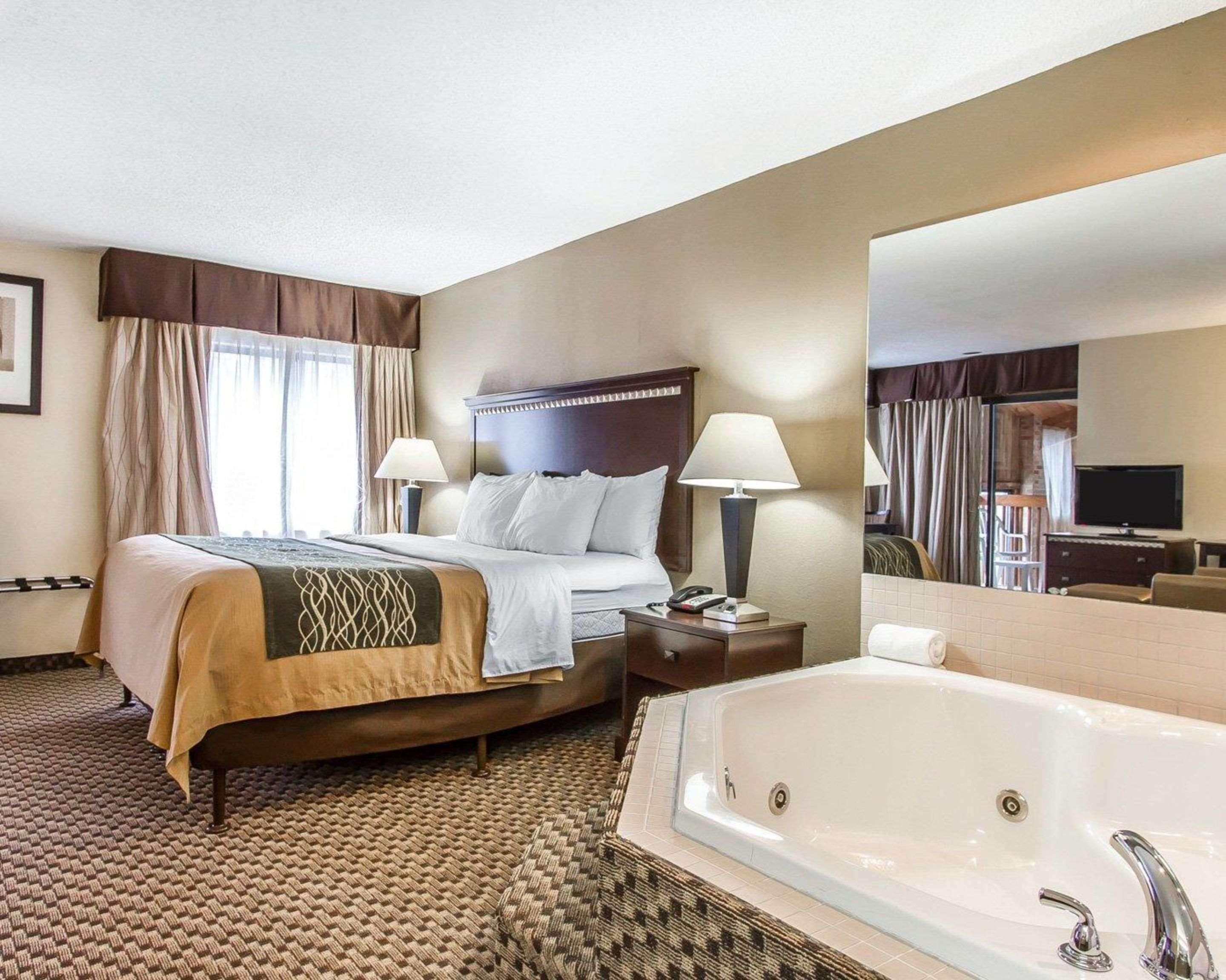 Quality Inn Macomb Near University Area Экстерьер фото