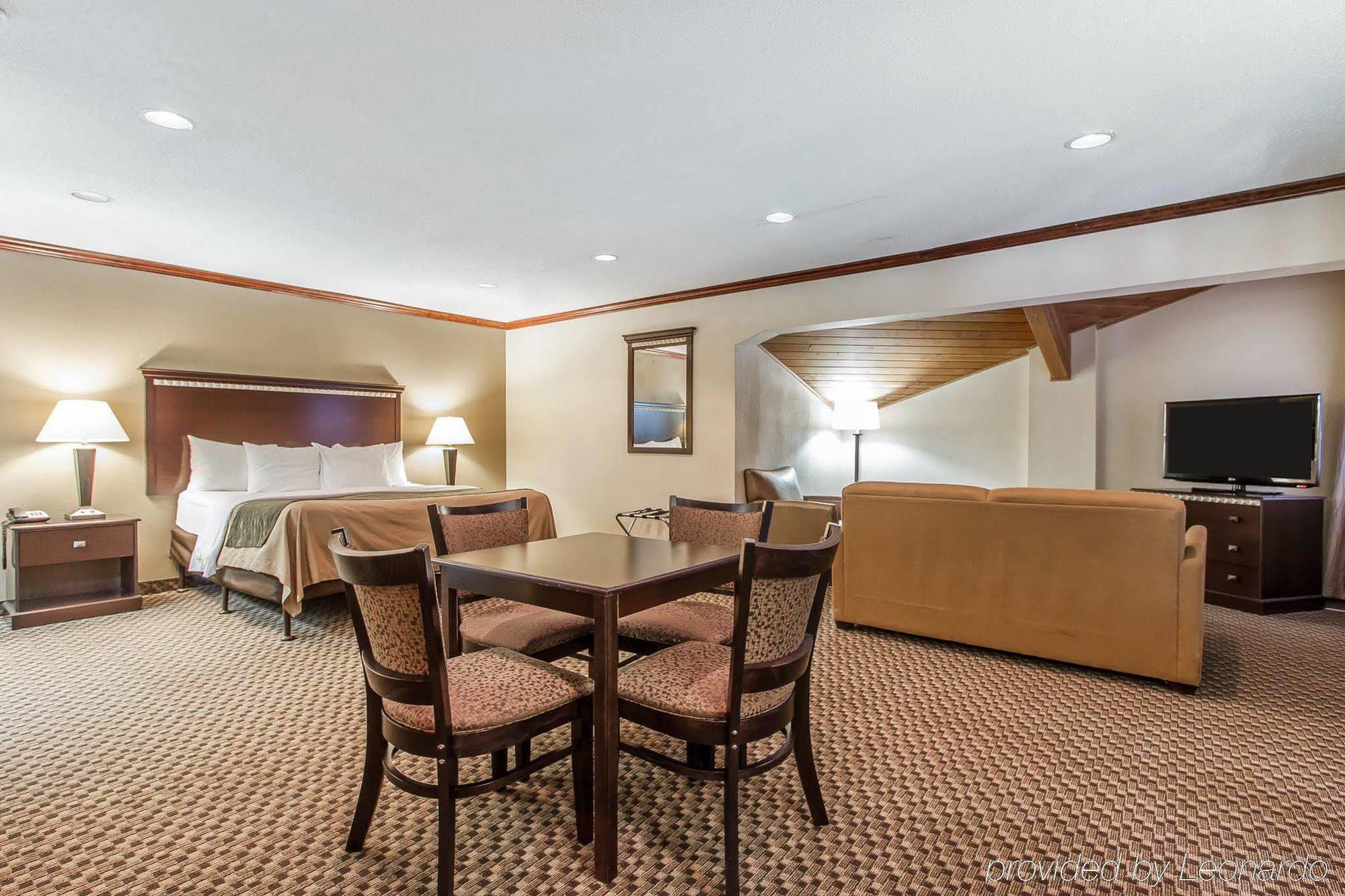 Quality Inn Macomb Near University Area Экстерьер фото