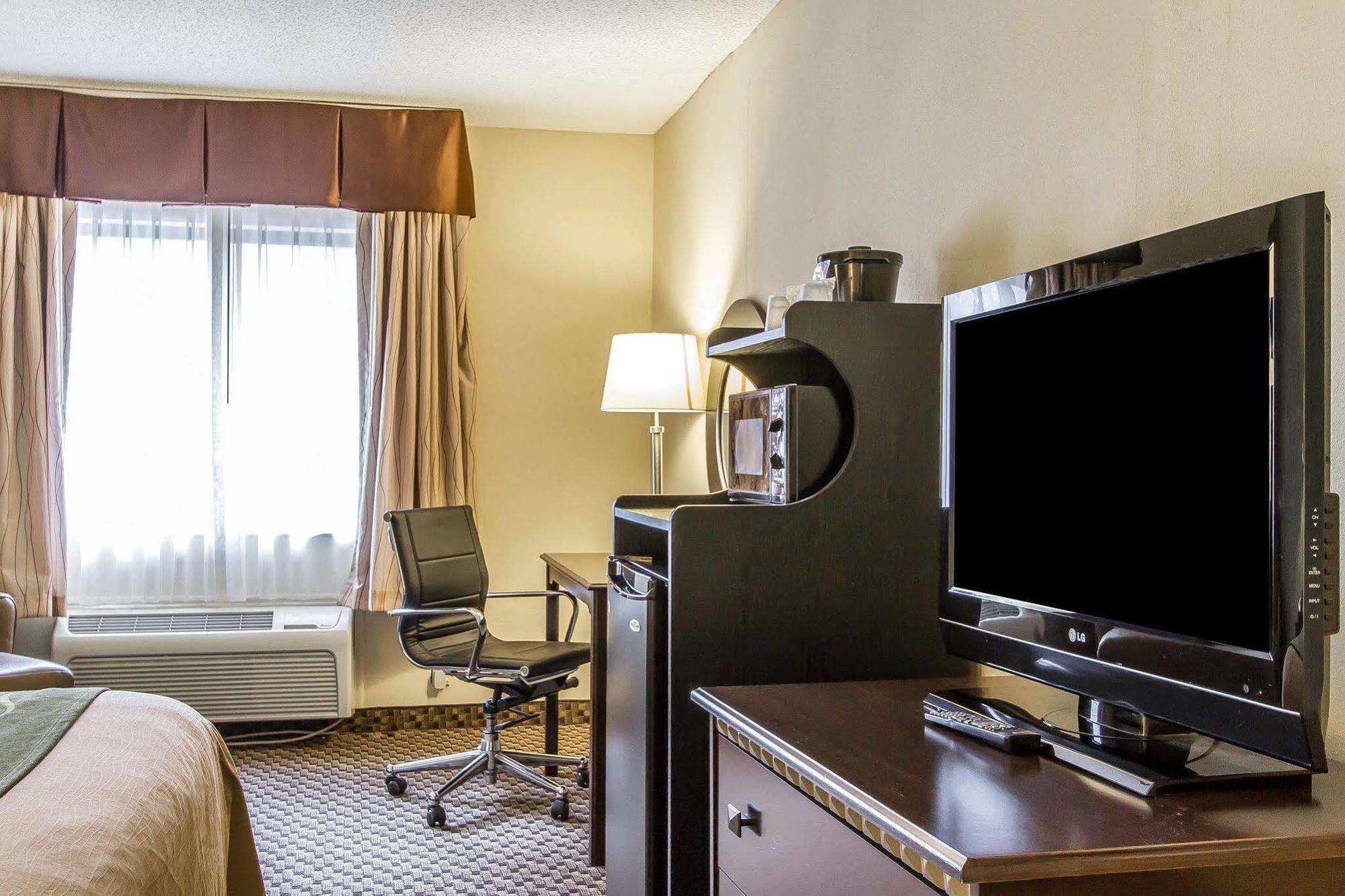 Quality Inn Macomb Near University Area Экстерьер фото