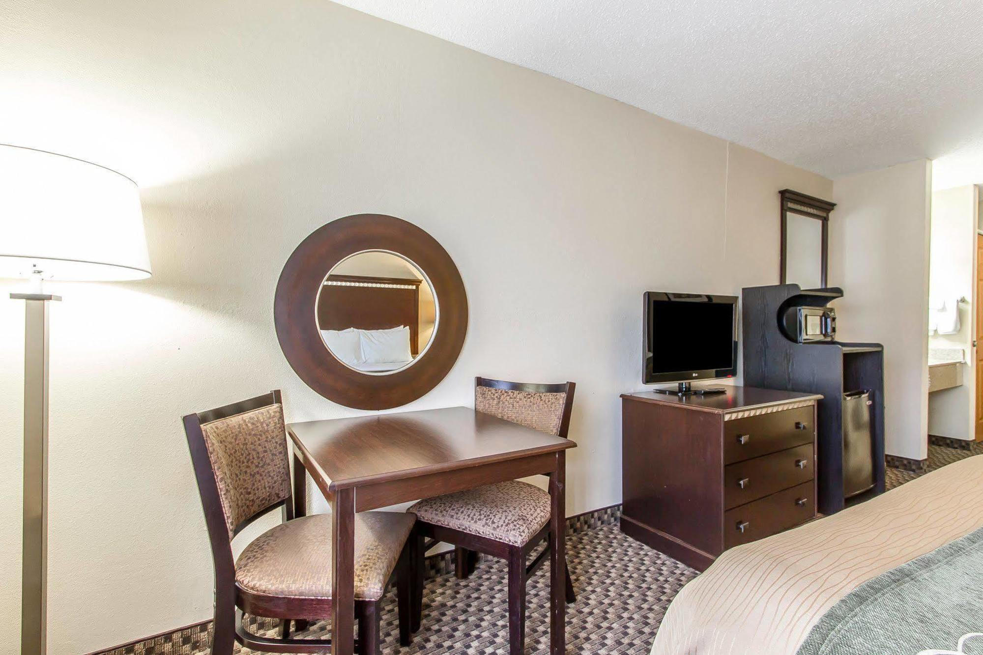 Quality Inn Macomb Near University Area Экстерьер фото