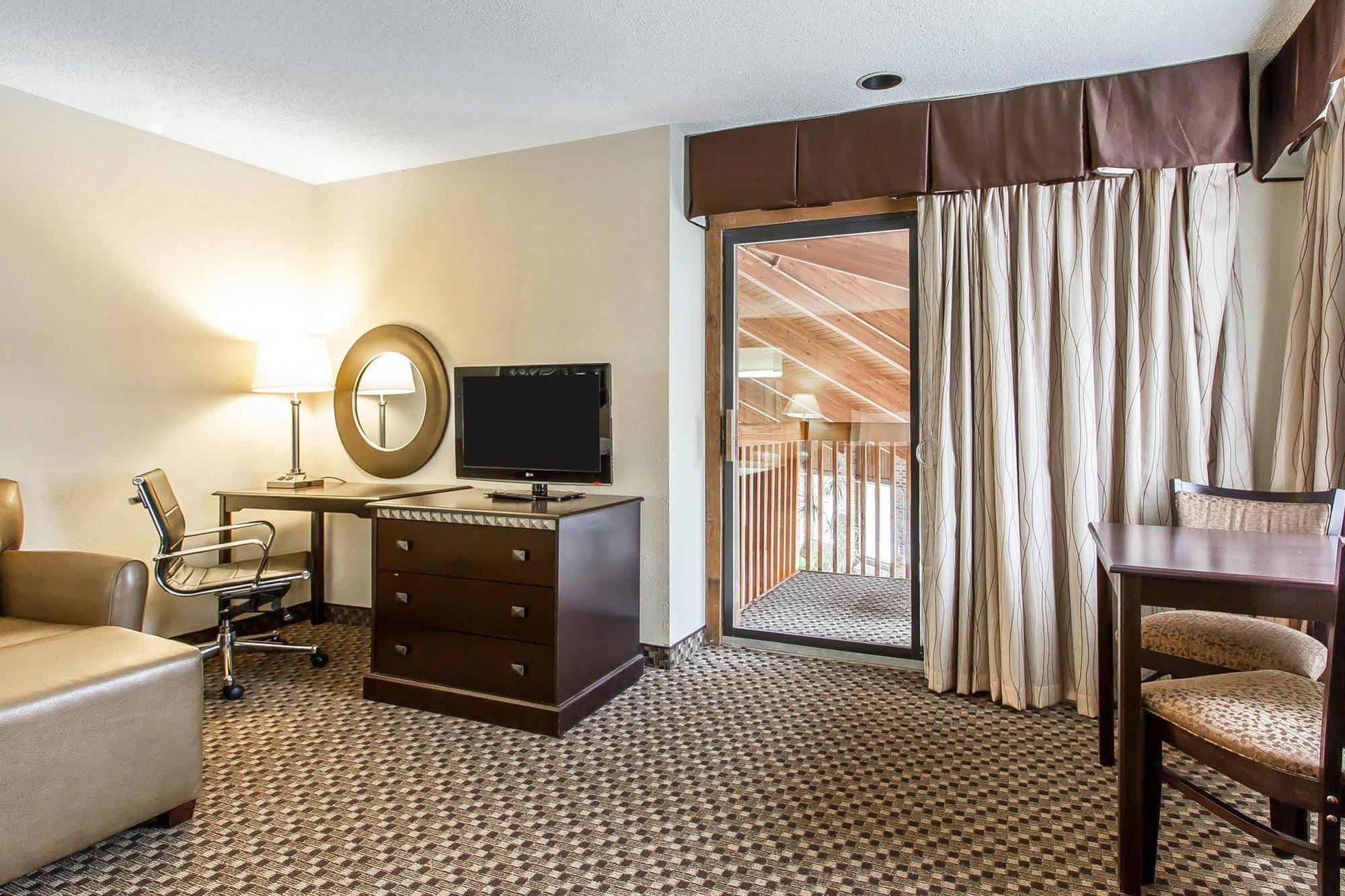 Quality Inn Macomb Near University Area Экстерьер фото