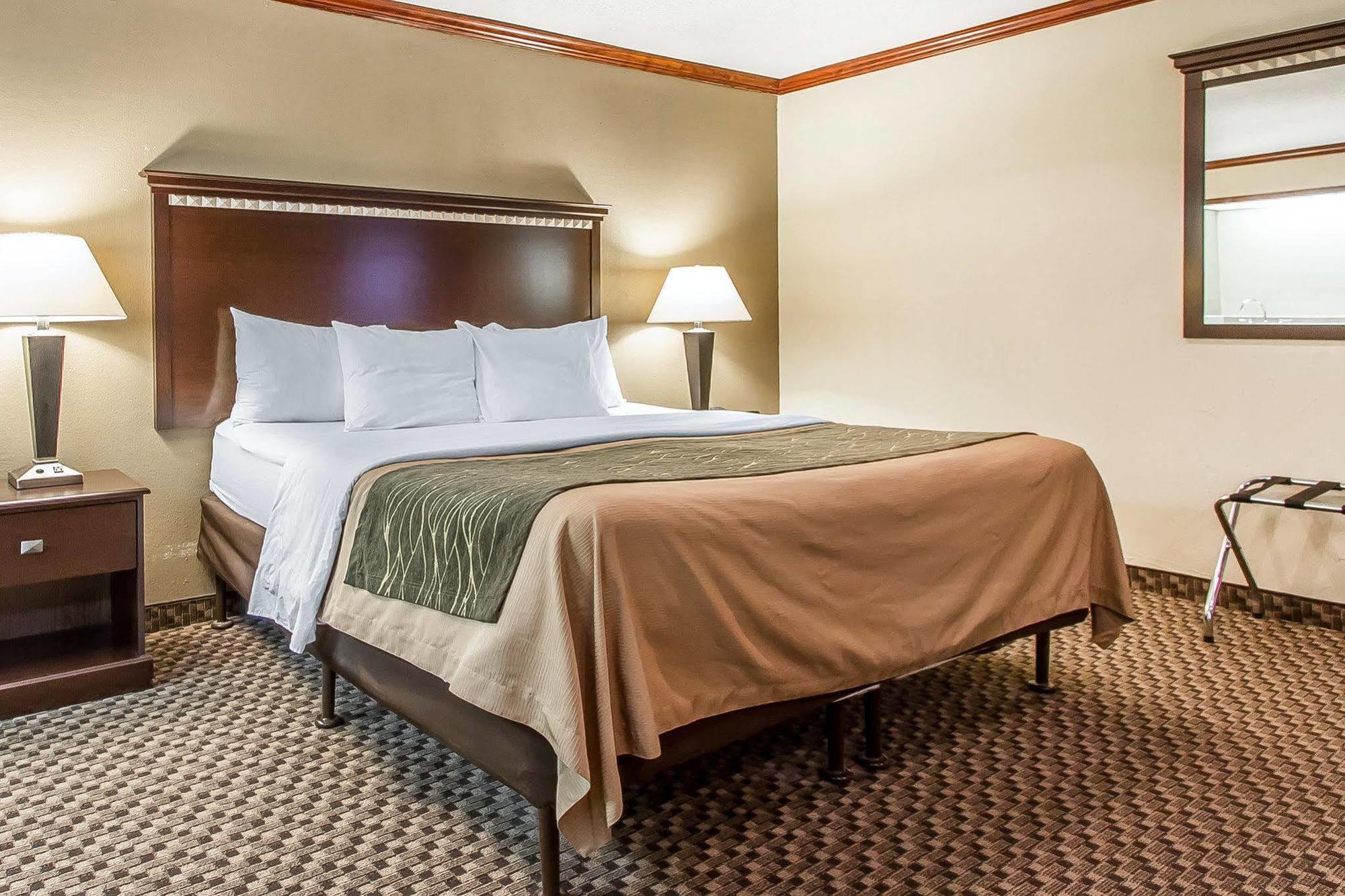 Quality Inn Macomb Near University Area Экстерьер фото