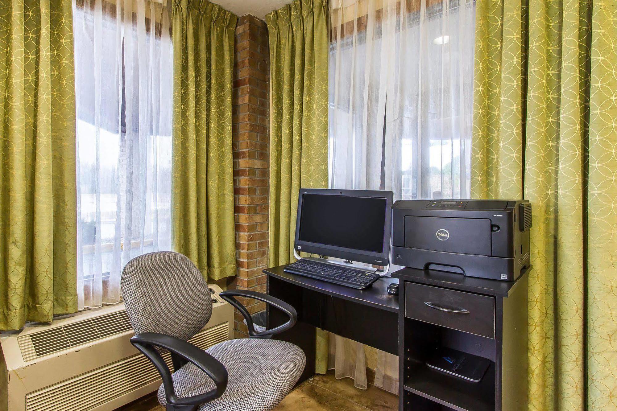 Quality Inn Macomb Near University Area Экстерьер фото