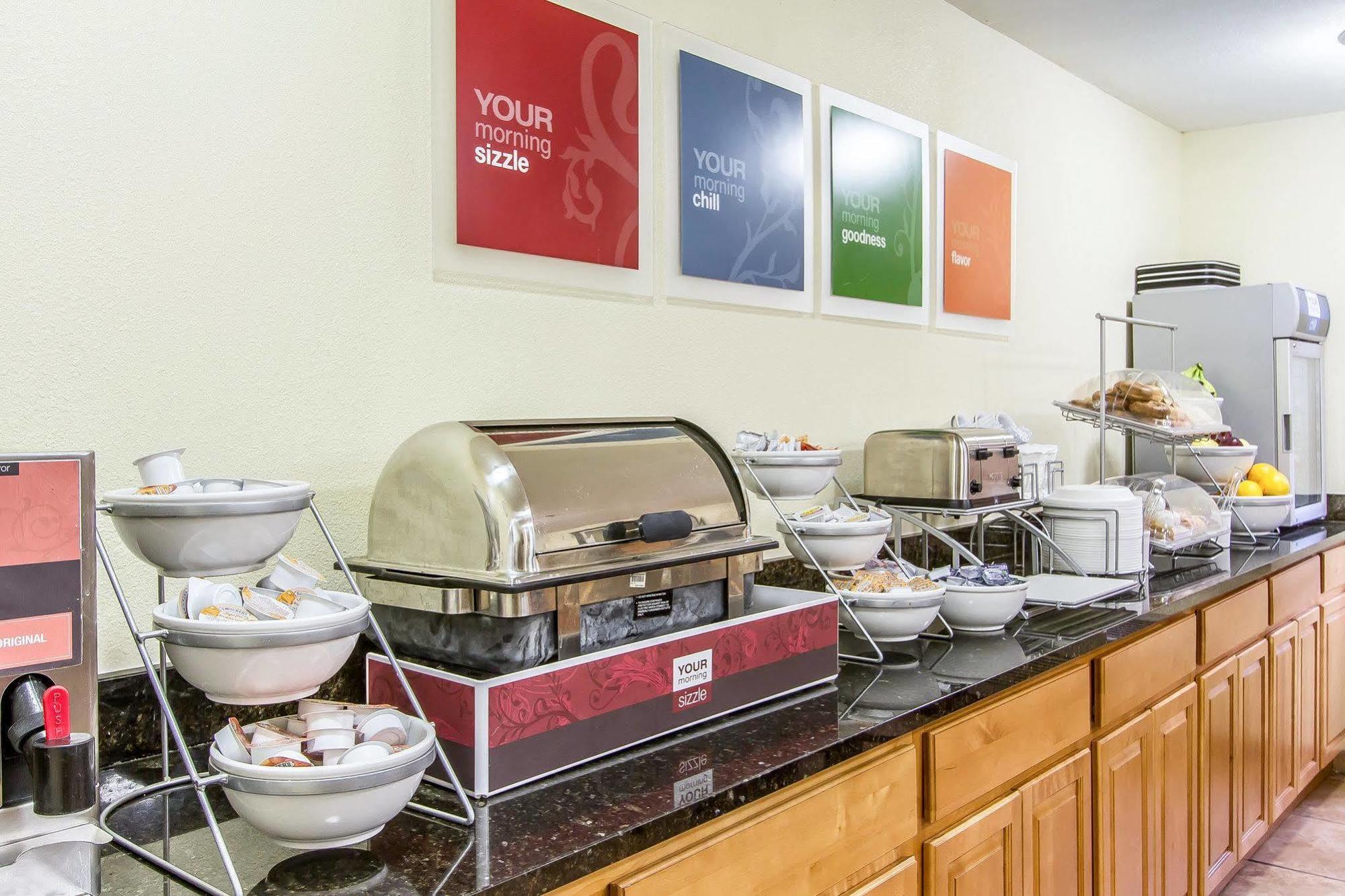 Quality Inn Macomb Near University Area Экстерьер фото