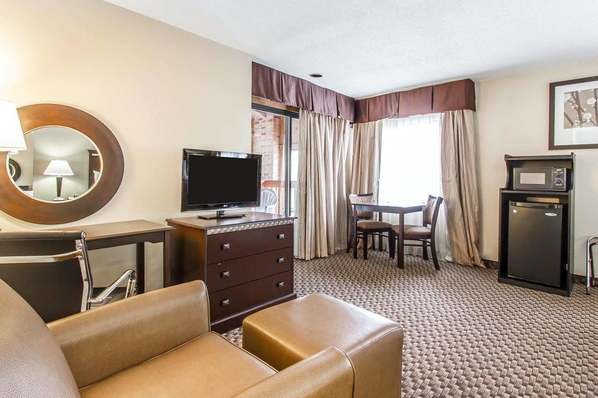 Quality Inn Macomb Near University Area Экстерьер фото